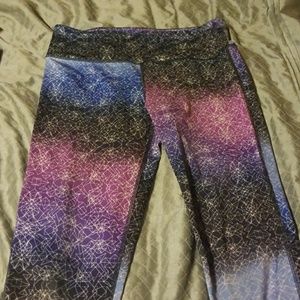 Geometric athletic Capris
